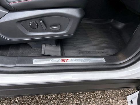 Used 2025 Ford Explorer ST-Line image 19