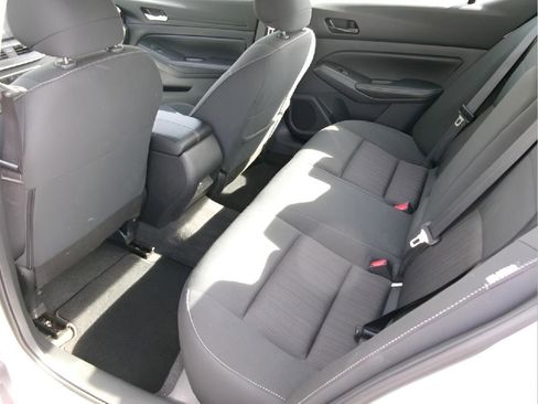 Used 2025 Nissan Altima 2.5 SV FWD image 9