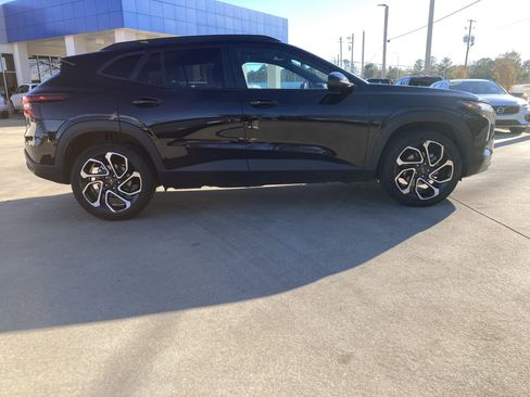 Certified 2024 Chevrolet Trax RS w/ Sunroof Package image 5