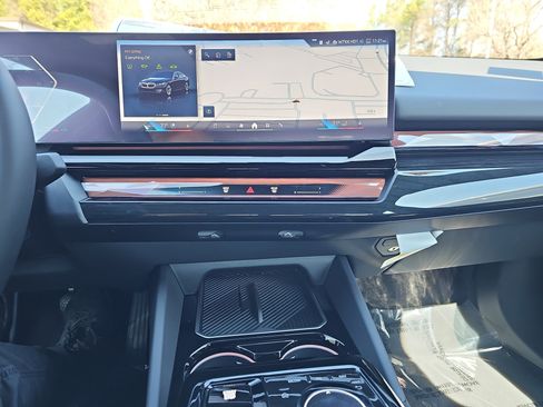 New 2026 BMW 530i xDrive w/ Premium Package AWD/4WD image 21