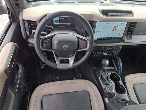 Certified 2024 Ford Bronco Wildtrak AWD/4WD image 11