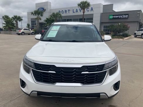 Used 2024 Kia Seltos LX AWD/4WD image 2