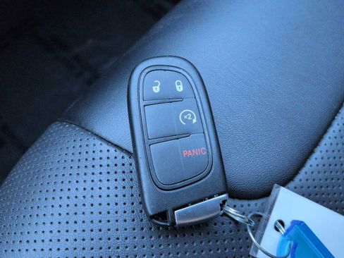 Used 2022 Jeep Cherokee Latitude Lux w/ Sun & Sound Group image 37