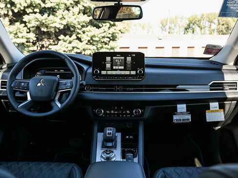 New 2025 Mitsubishi Outlander SEL image 16