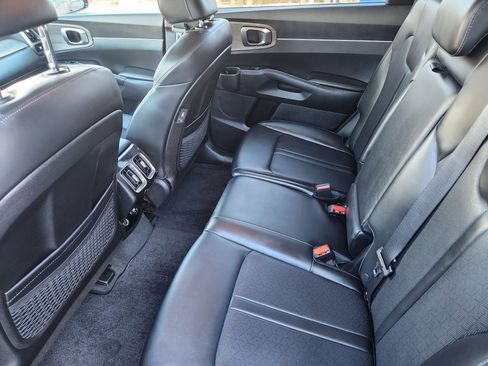 Used 2023 Kia Sorento S image 10