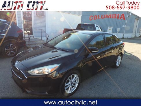 Used 2017 Ford Focus SE image 1