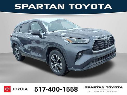 Used 2023 Toyota Highlander XLE image 5