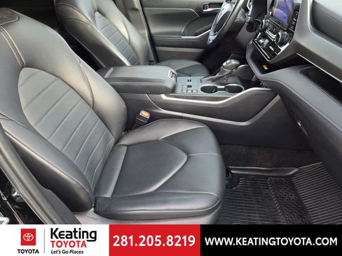 Used 2024 Toyota Highlander XLE FWD image 13