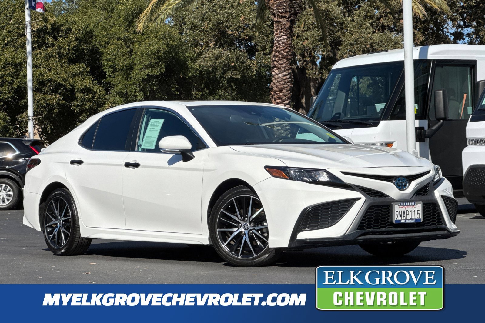 Used 2023 Toyota Camry SE w/ Audio Upgrade Package FWD image 1