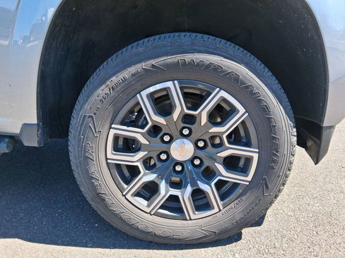 Used 2023 Chevrolet Colorado LT w/ LT Convenience Package III image 9