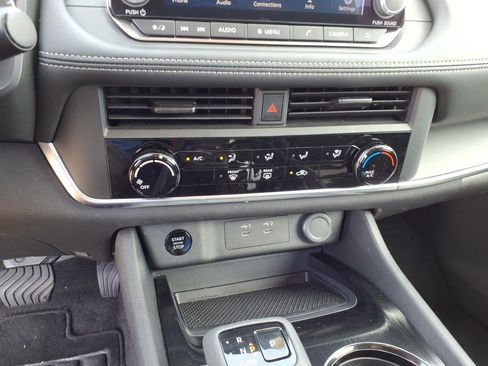 Certified 2025 Nissan Rogue S FWD image 11