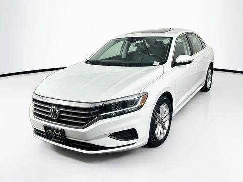 Used 2020 Volkswagen Passat 2.0T SE w/ Sunroof Package FWD image 3