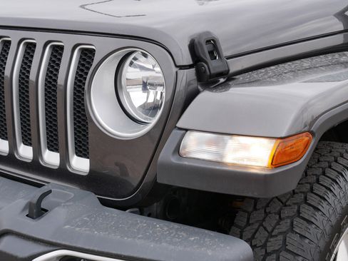 Used 2020 Jeep Wrangler Unlimited Sahara image 16