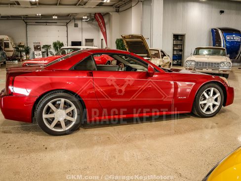 Used 2005 Cadillac XLR RWD image 9