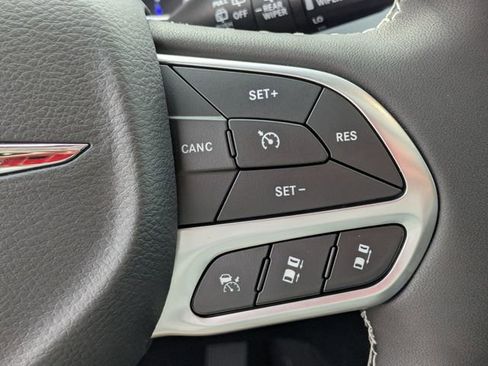 New 2026 Chrysler Pacifica Limited w/ Trailer Tow Group image 19