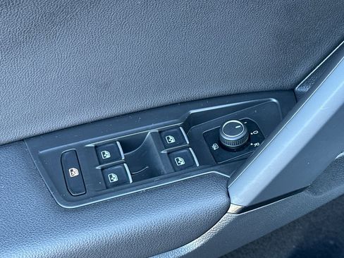 Used 2019 Volkswagen Tiguan SEL R-Line w/ 3rd Row Seat Package image 11