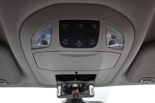 Certified 2024 Chrysler Pacifica Touring-L FWD image 44