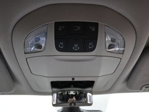 Certified 2024 Chrysler Pacifica Touring-L FWD image 44