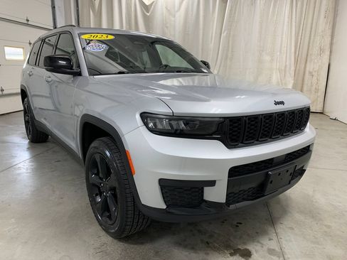 Used 2023 Jeep Grand Cherokee L Laredo AWD/4WD image 2