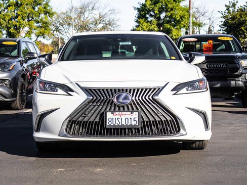 Used 2020 Lexus ES 300h w/ Premium Package image 2
