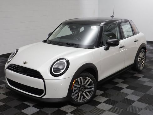 New 2026 MINI Cooper 4-Door Hardtop image 2