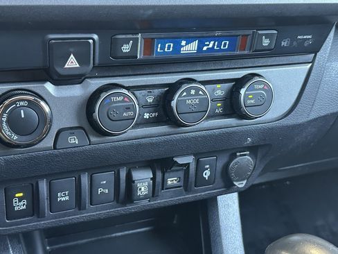 Certified 2022 Toyota Tacoma TRD Off-Road w/ TRD Premium Off Road Package AWD/4WD image 19