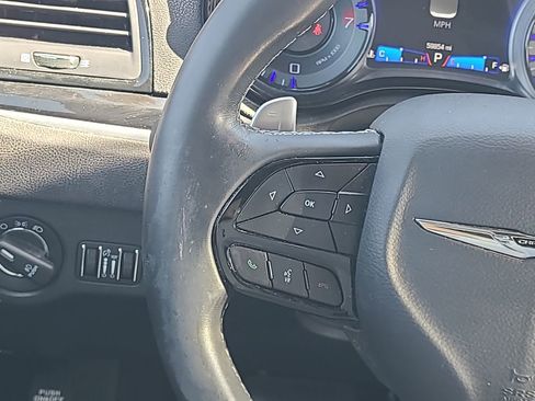 Used 2018 Chrysler 300 S w/ 300S Premium Group RWD image 21