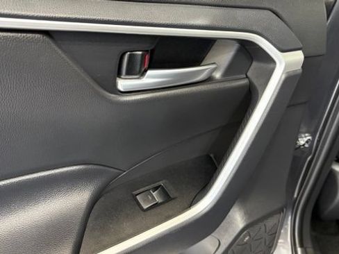 Used 2025 Toyota RAV4 XLE FWD image 19