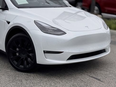 Used 2023 Tesla Model Y Long Range image 3