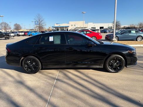 Certified 2025 Honda Accord SE image 6