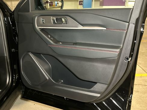 Used 2025 Ford Explorer ST-Line w/ Premium Package image 17