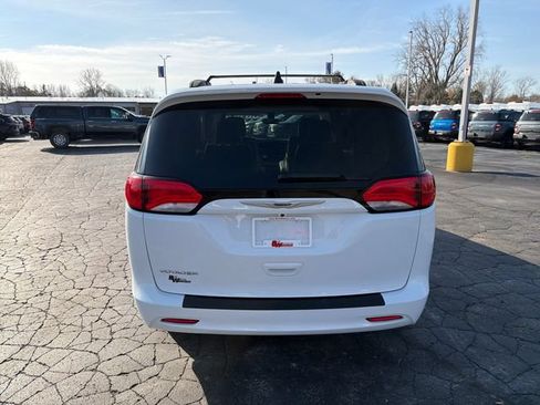 Used 2021 Chrysler Voyager Lxi FWD image 6