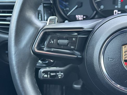 Certified 2025 Porsche Macan AWD/4WD image 26
