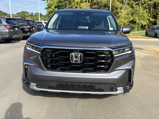 Used 2025 Honda Pilot Touring video 2