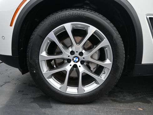 Certified 2022 BMW X5 sDrive40i w/ Premium Package image 9