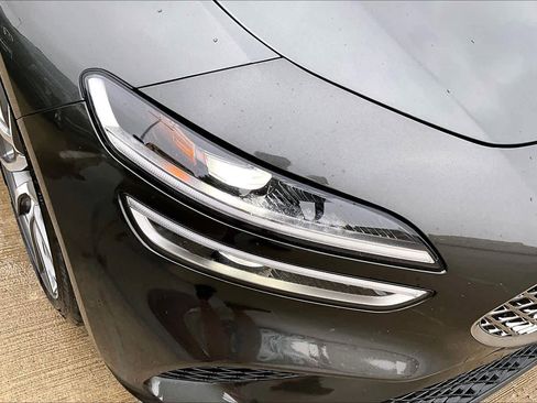 Used 2025 Genesis G70 2.5T RWD image 26