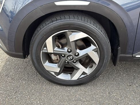 Used 2023 Hyundai Venue Limited image 10