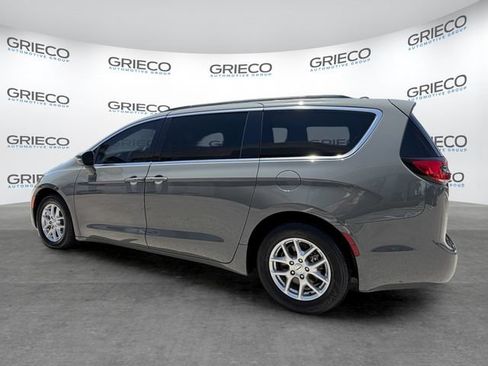Used 2022 Chrysler Pacifica Touring-L FWD image 5