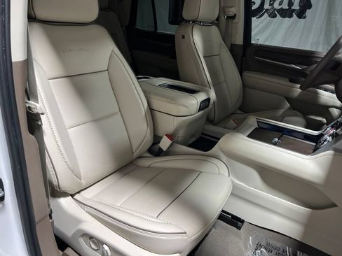 Used 2021 GMC Yukon Denali w/ LPO, Illumination Package RWD image 12