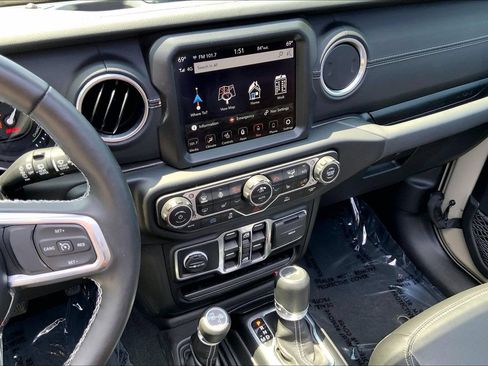 Certified 2022 Jeep Wrangler Unlimited Sahara w/ Cold Weather Group AWD/4WD image 6