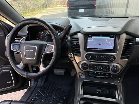 Used 2020 GMC Yukon XL Denali w/ Denali Ultimate Package AWD/4WD image 19
