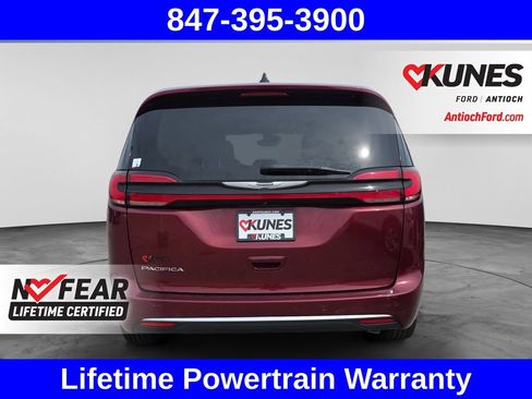 Used 2023 Chrysler Pacifica Touring-L FWD image 7
