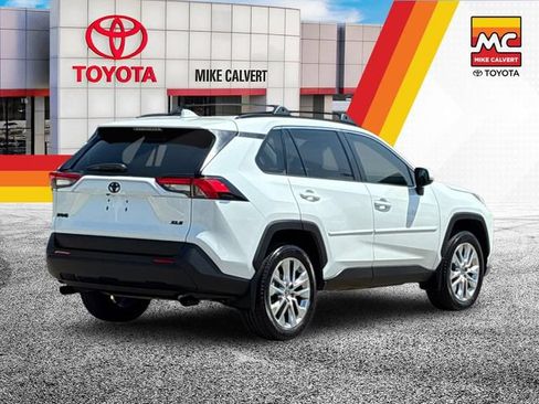 Used 2024 Toyota RAV4 XLE Premium FWD image 5