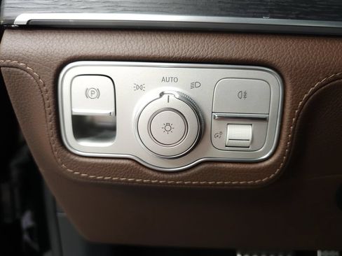 Used 2024 Mercedes-Benz GLS 450 4MATIC image 10