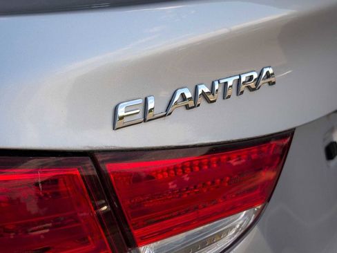 Used 2013 Hyundai Elantra GLS w/ Preferred Pkg image 13