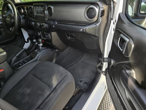 Used 2023 Jeep Gladiator Sport w/ Trailer Tow Package AWD/4WD image 9