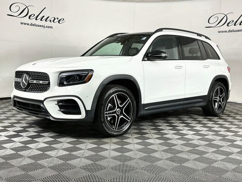 Used 2024 Mercedes-Benz GLB 250 4MATIC image 3
