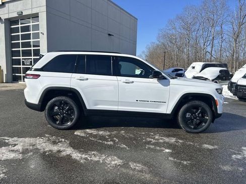 New 2025 Jeep Grand Cherokee Limited w/ Black Appearance Package image 2