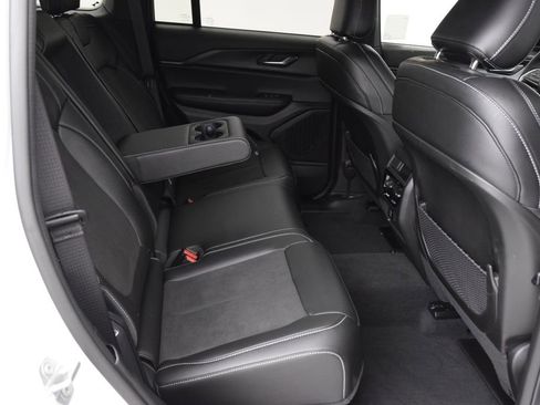 Used 2024 Jeep Grand Cherokee Altitude RWD image 16