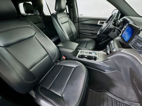 Used 2020 Ford Explorer XLT w/ Equipment Group 202A image 32